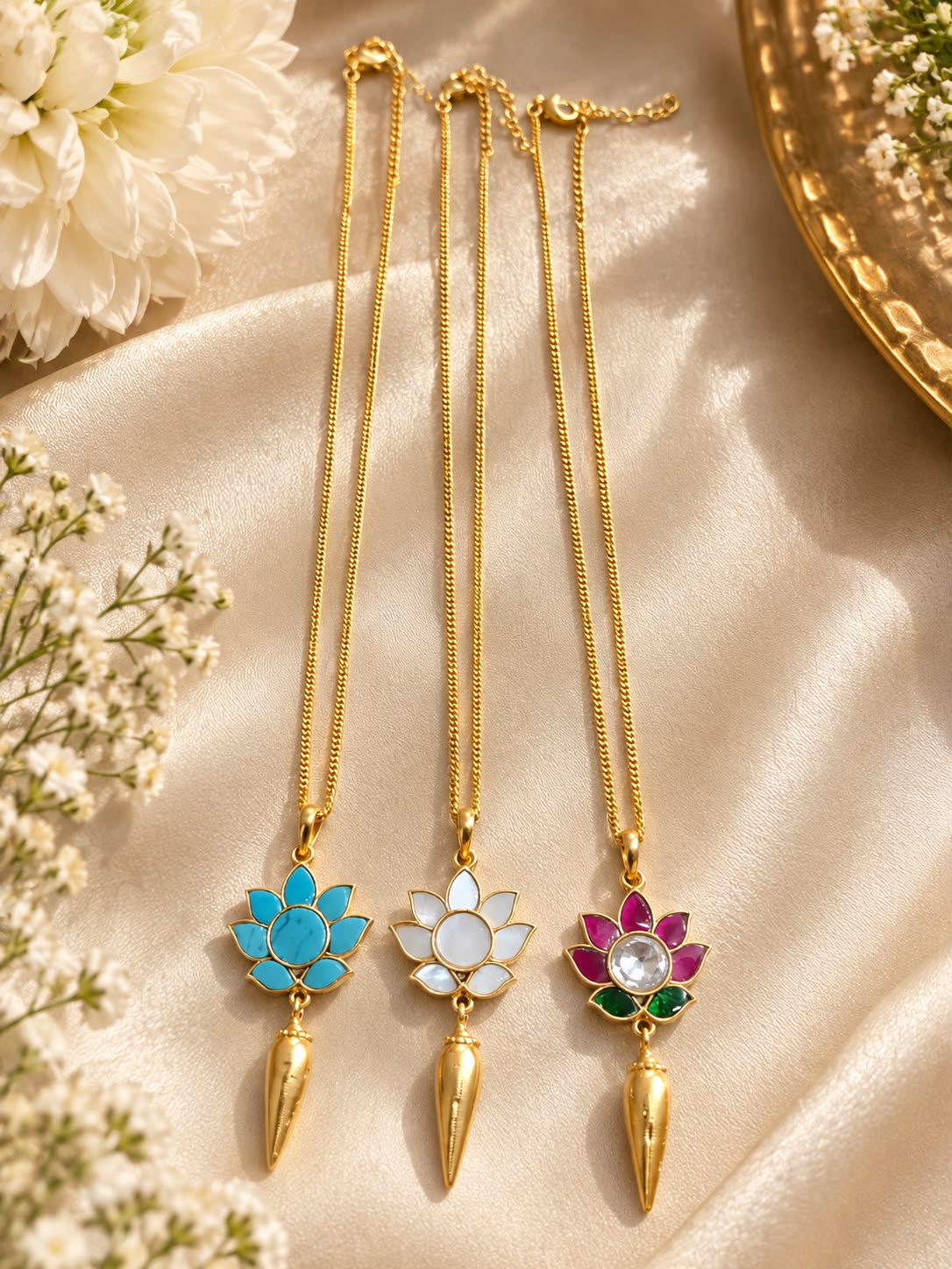Elara Pendant Necklace
